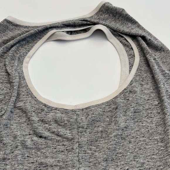 VICTORIA’S Secret Heather gray tank top with front pocket size M - Picture 15 of 16